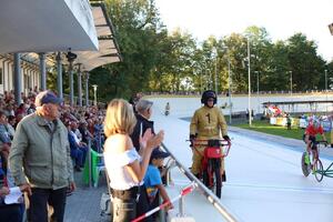 (Bild: 1/6)