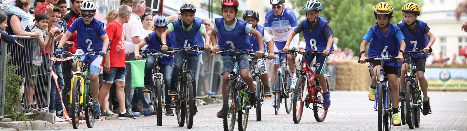 #htmlcaption-2882 Fette-Reifen-Rennen beim Derny-Cup